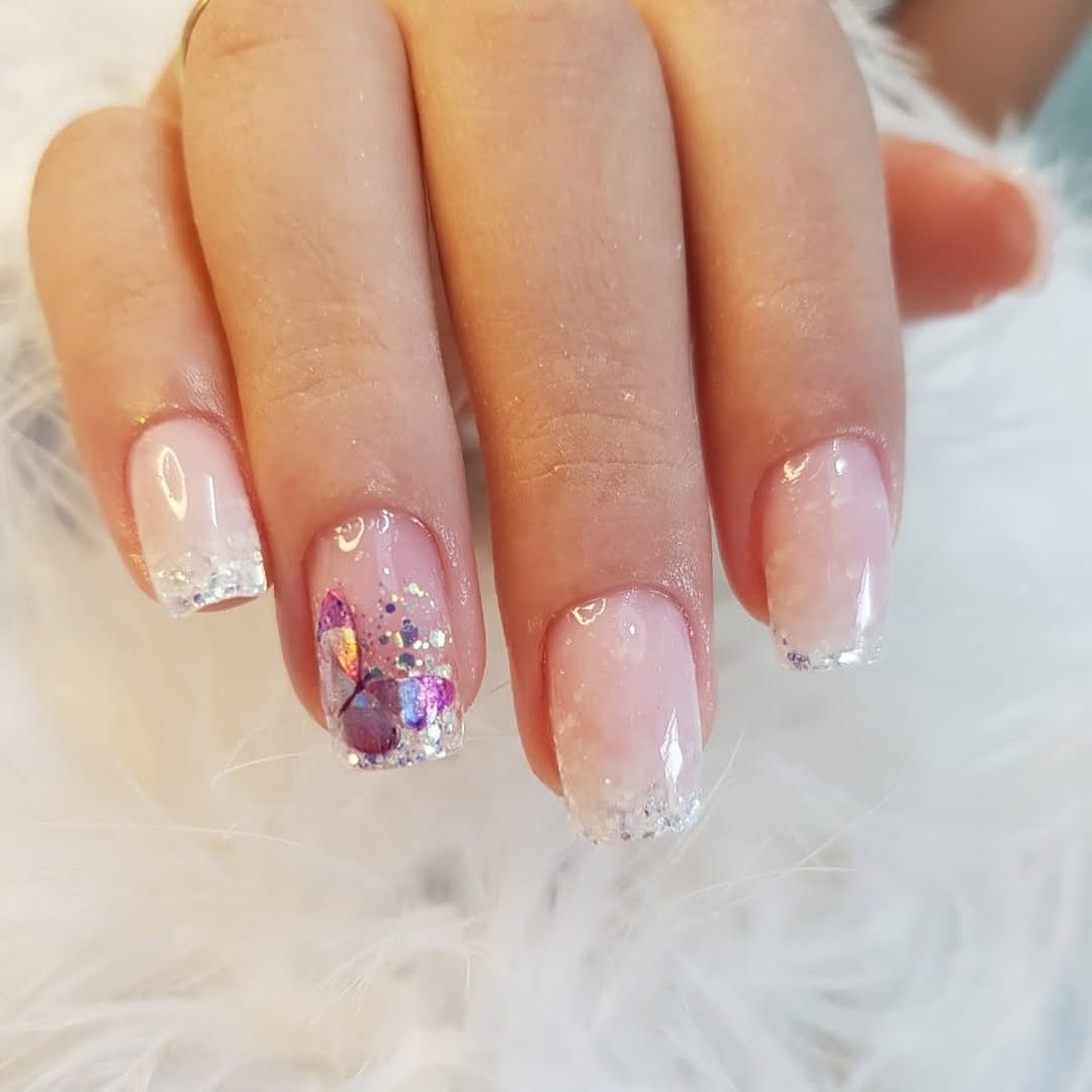 Manicure tradicional impecável